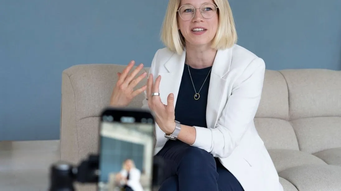Nicht jeder Zeitpunkt ist günstig, um eine Social-Media-Aktion mit Anzeigen zu starten. „Denken Sie antizyklisch“, rät Marketing-Expertin Katrin Schmiedel.